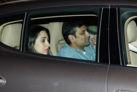 Photos: सैफ अली खान के बरी होने के बाद बहन करीना के घर ब्वॉयफ्रेंड संदीप संग पहुंचीं करिश्मा कपूर